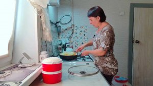 Покупки. Делаю сыр, готовлю обед для мужчин. Живу в деревне.