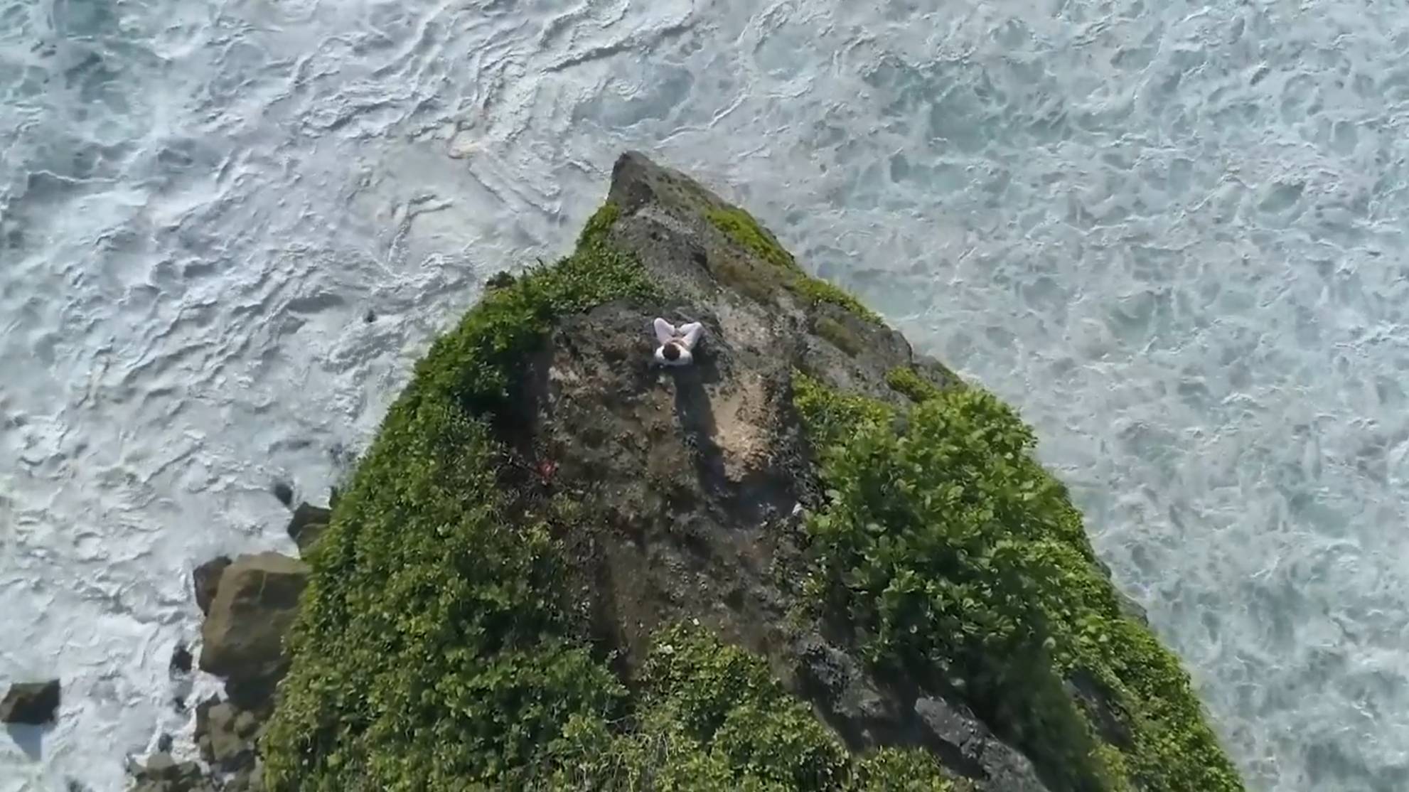 Новинки зарубежных исполнителей смотреть онлайн