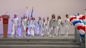 старшая группа вокальной студии " ФА- СОЛЬ- КА"  
Авторская песня "Школьная пора"