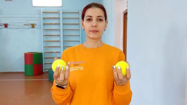 Колочкова Д.А. Видеоурок "Упражнения с маленькими мячиками" смотреть онлайн