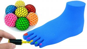 ИГРАЕМ С КИНЕТИЧЕСКИМ ПЕСКОМ КРАСИМ НОГТИ  ВИДЕО ДЛЯ ДЕТЕЙ ДЕТСКИЙ КАНАЛ ИГРАЛКИ-ЗАЛИПАЛКИ