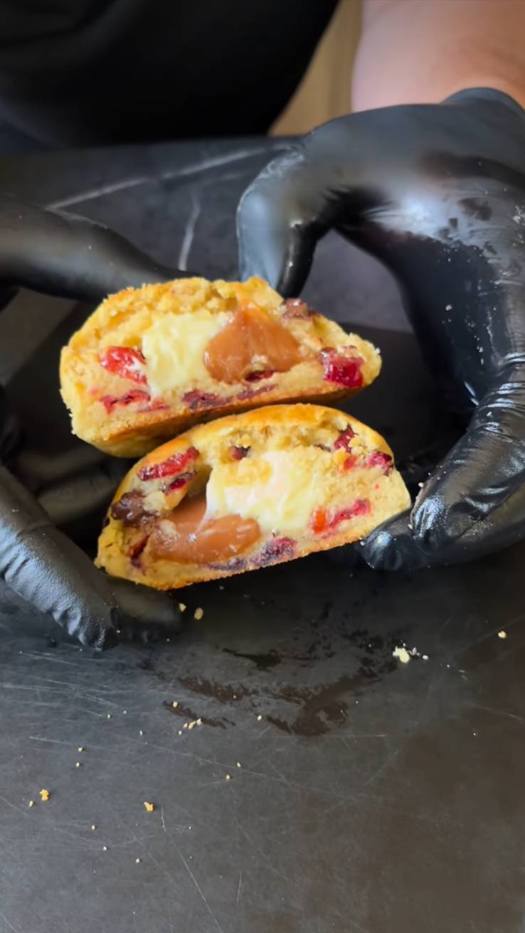 Делюсь с вами офигенным рецептом наших фирменных Кукис Cosmopolitan 🔥 смотреть онлайн