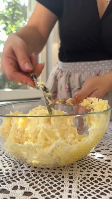 Картофельно-сырные лепешки: хрустящие снаружи, нежные внутри смотреть онлайн