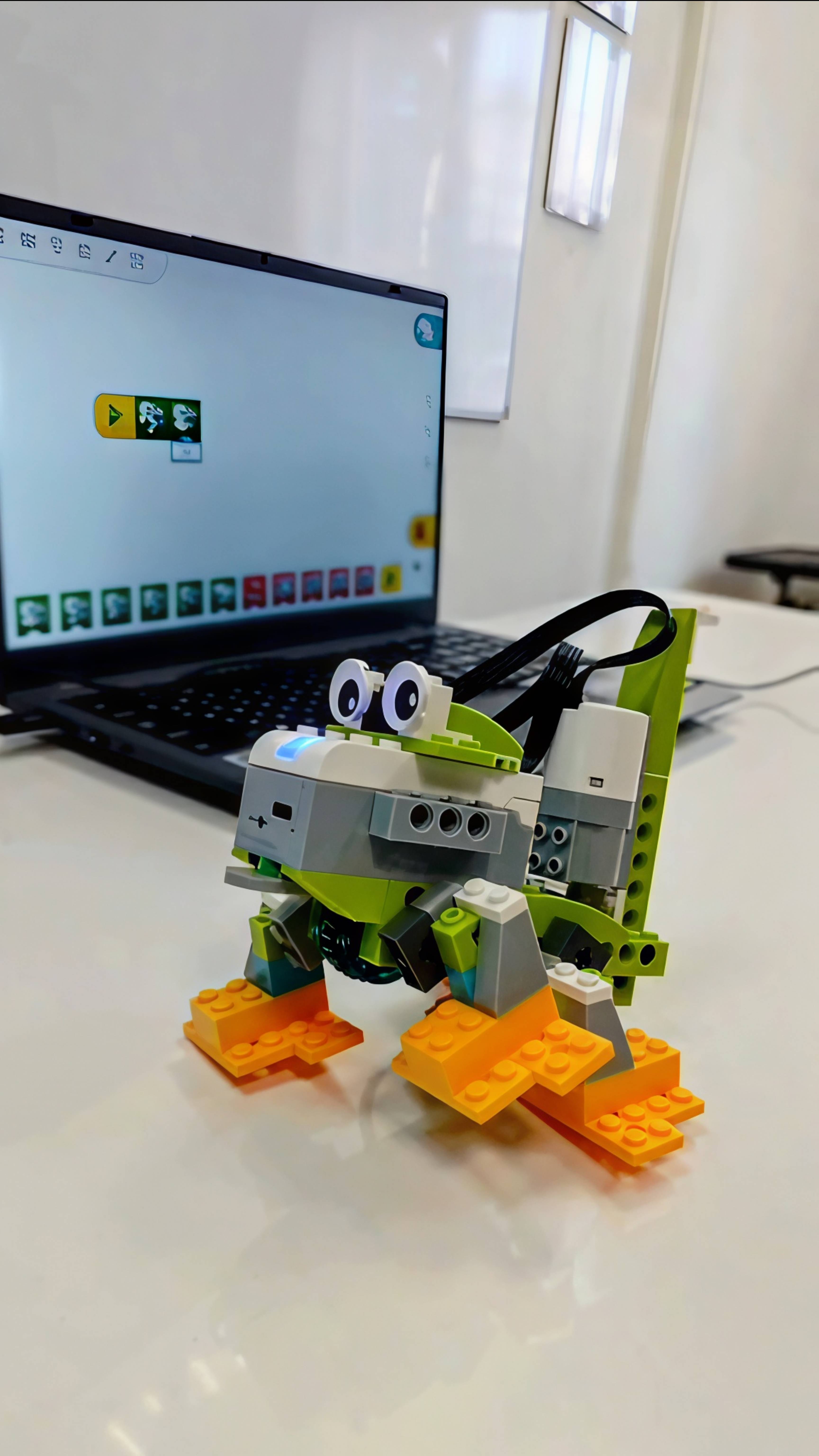 Лего робототехника - ящерица "Геккон"🦎 (Юный блогер😊)