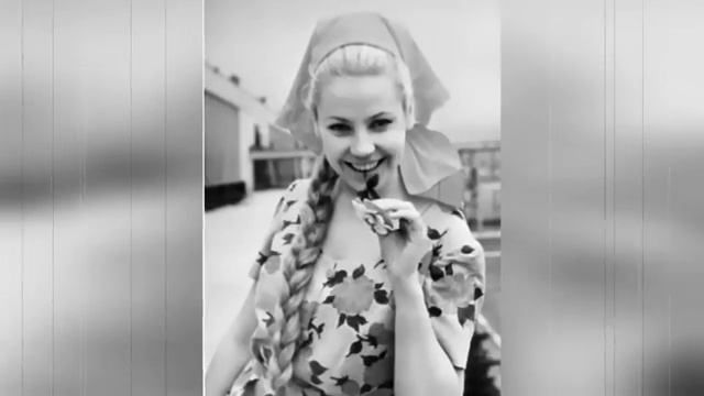 Песня школьных лет....Как у нас на озере лилии цветут...