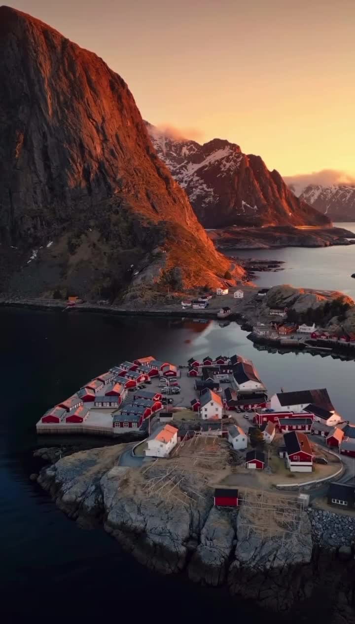 Хамной, небольшая рыбацкая деревня в Норвегии, расположена на острове Москенесойя. Ранее связана ... смотреть онлайн