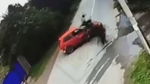 В Абакане автомобилист устроил ДТП с двумя подростками на мотоциклах смотреть онлайн