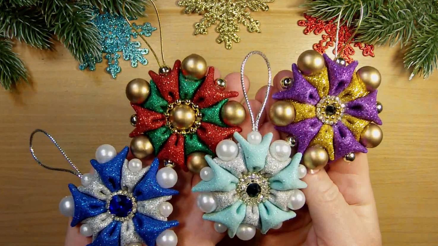 Очень просто и быстро, красивые новогодние игрушки своими руками. Ёлочные игрушки из фоамирана смотреть онлайн