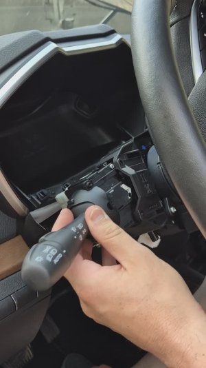 Замена левого подрулевого переключателя на оригинал "Рено" на новой Lada Vesta SW Cross NG 1.8 AT