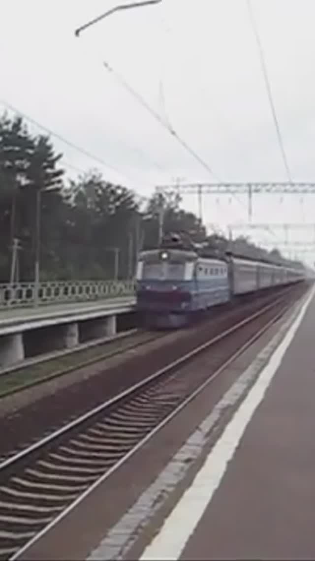 Электровоз ЧС2К-540 (ТЧЭ-27, списан в 2017) со скорым поездом № 184Б Брест - Пермь. смотреть онлайн