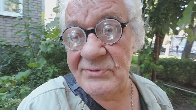 КАЛИНИНГРАД 2025: клумбы и садик во дворе в конце лета - 27 августа 2025, СР смотреть онлайн
