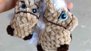 Лошадка брелок крючком из плюшевой пряжи