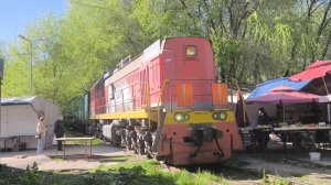 «Сквозь рынок 2.0» Тепловоз ТЭМ18ДМ - 1400 с грузовым составом
