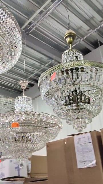 Огромный выбор хрустальных люстр на стекольном рынке в городе Гусь-Хрустальный смотреть онлайн