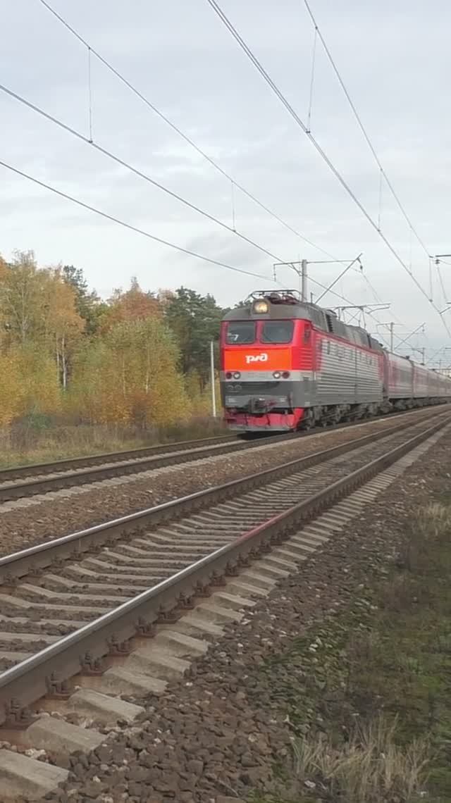 Электровоз ЧС7-321 (ТЧЭ-1) со скорым поездом "Россия" № 001Э Владивосток - Москва. смотреть онлайн