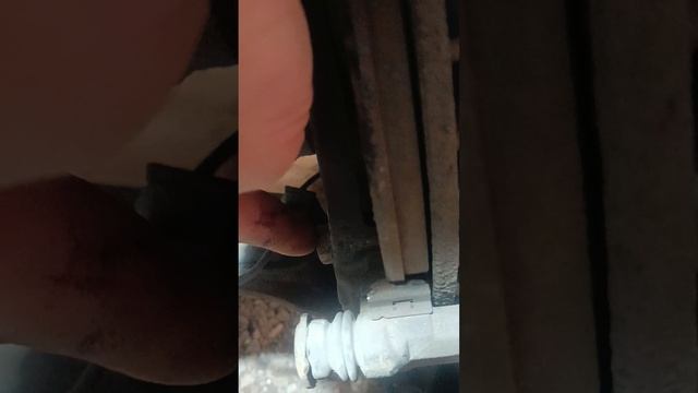 замена передних тормозных дисков, колодок и направляющих. Рено меган 2