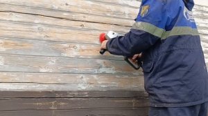 Как почистить дерево от краски. Снять старую краску.