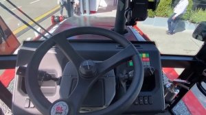 Экскаватор-погрузчик BL 810 детальный обзор