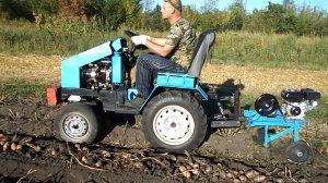 МТ классика + вибрационная копалка копает картошку