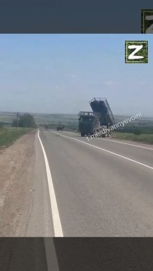 Кадры работы северокорейской 240-мм РСЗО М-1991 ВС РФ по позициям всу на фронте