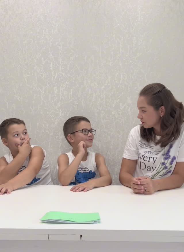 Приветственное видео. Буквы и звуки английского алфавита