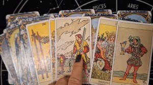 ТАРО РАСКЛАД\ КТО НА ВАС НАПАДАЕТ ?!