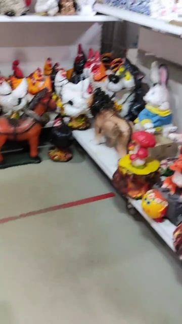 Огромный выбор керамических фигурок на стекольном рынке в городе Гусь-Хрустальный смотреть онлайн