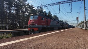 Тепловоз 2ТЭ25Км-0432 с контейнерным поездом у о.п. Заря (Московская ЖД)