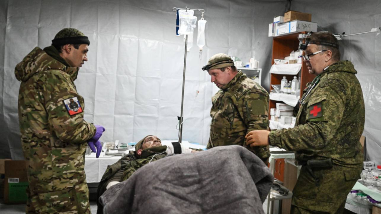 «Приходится лечить все»: военные медики о помощи бойцам ВС РФ в зоне спецоперации смотреть онлайн
