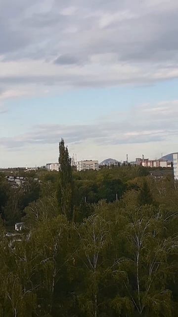 Из окна видно башкирские горы