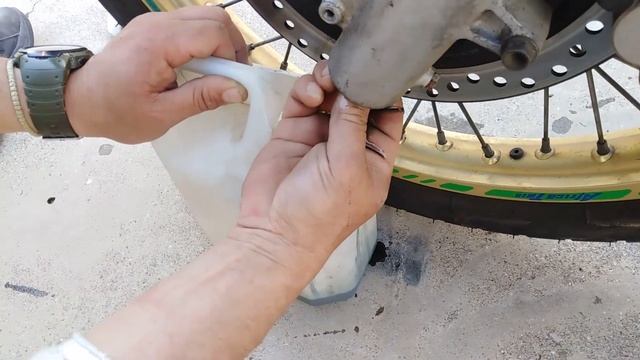 XRV750. How To Change Fork Oil On Honda Xrv 750.