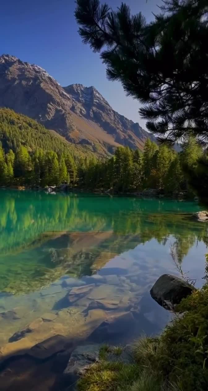 Граубюнден-крупнейший кантон Швейцарии, где три официальных языка: немецкий, ретороманский и итал... смотреть онлайн