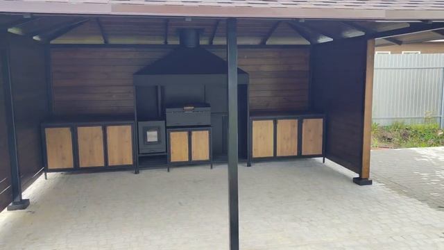 Беседка с мангальной зоной для приготовления вкусной еды. Компания Bbq-zone62.ru