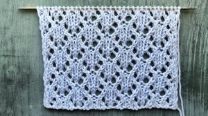 Лаконичный ажурный узор для вязания джемпера, топа, носков