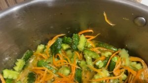 Огурцы с морковкой « по корейски» на зиму.