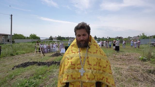 Сюжет Начало строительства храма в Ермаково смотреть онлайн