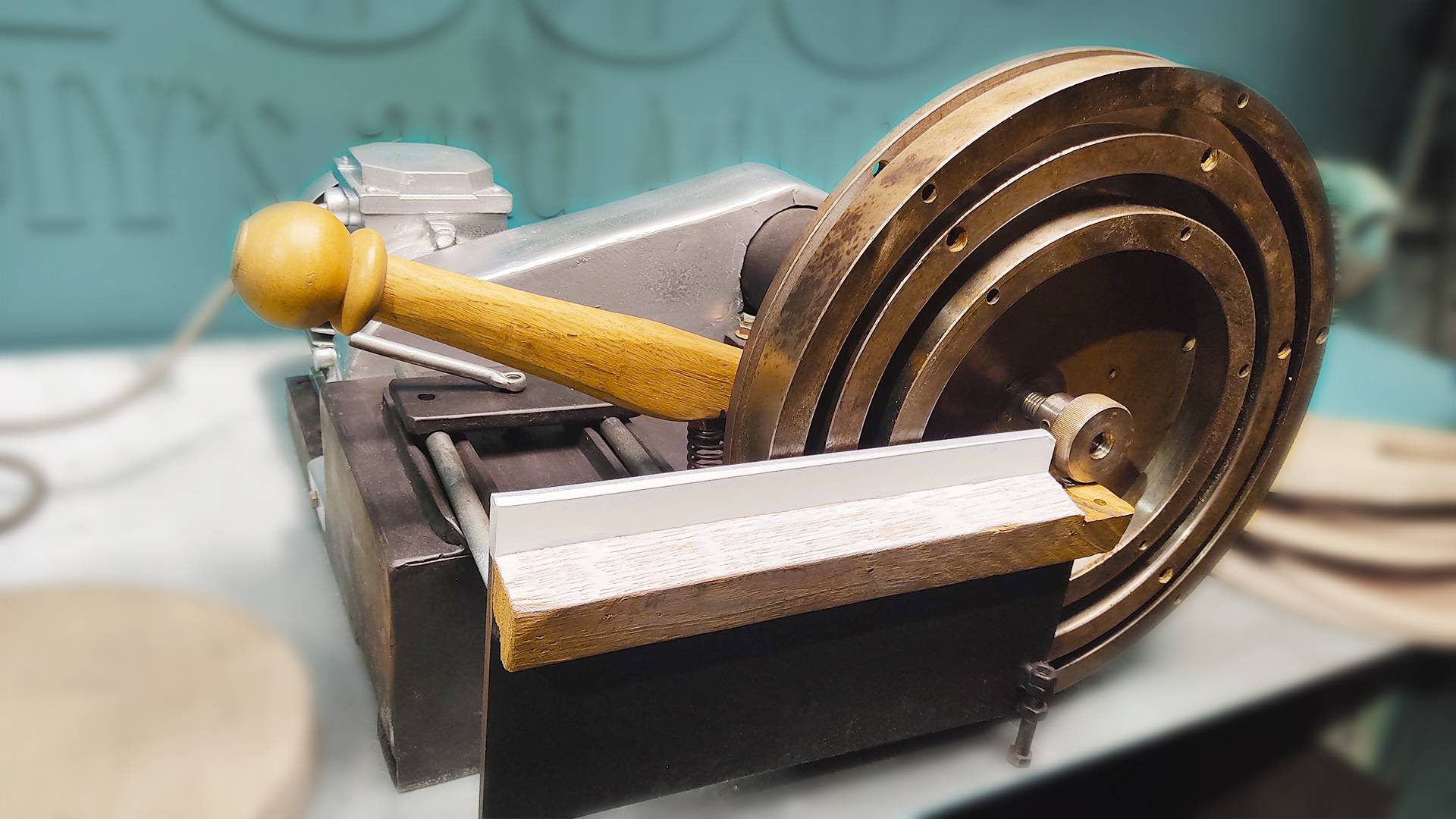 25 ЛЕТ УНИКАЛЬНАЯ САМОДЕЛКА РЖАВЕЛА В ЧУЛАНЕ. Реинкарнация в стали! смотреть онлайн