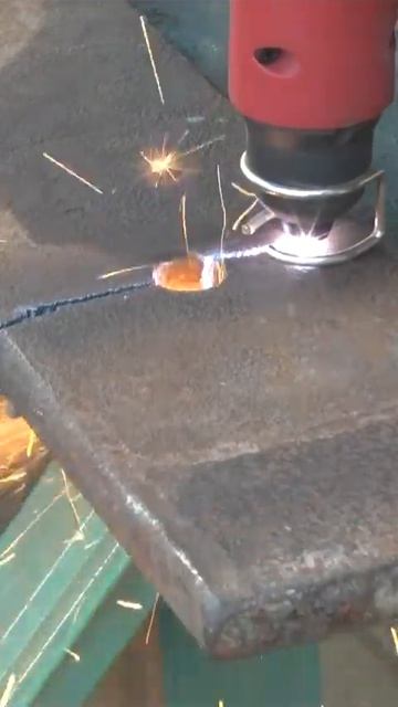 РЕЖЕТ ЧЕРЕЗ ВОСЕМЬ СЛОЁВ КРАСКИ! Плазморез Foxweld Saggio Plasma 45 PRO смотреть онлайн