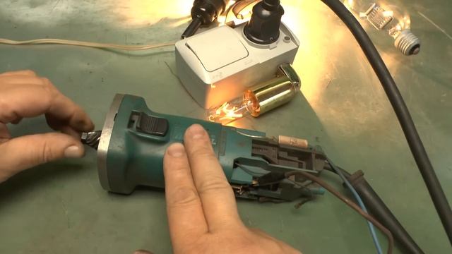 КАК ПРОВЕРИТЬ ЯКОРЬ ЭЛЕКТРОДВИГАТЕЛЯ ЛАМПОЧКОЙ. Гениальная идея проверки! смотреть онлайн