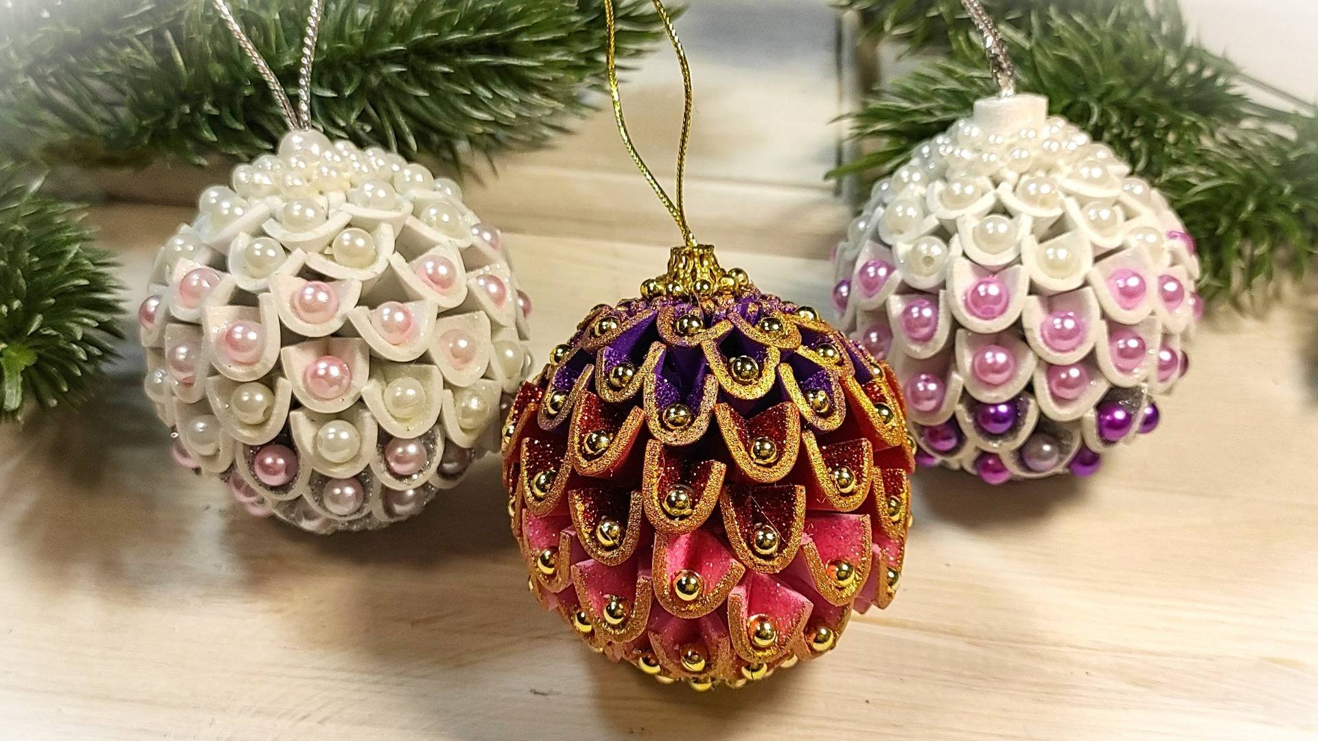 Новогодние шарики из глиттерного фоамирана своими руками. Ёлочные игрушки своими руками. смотреть онлайн