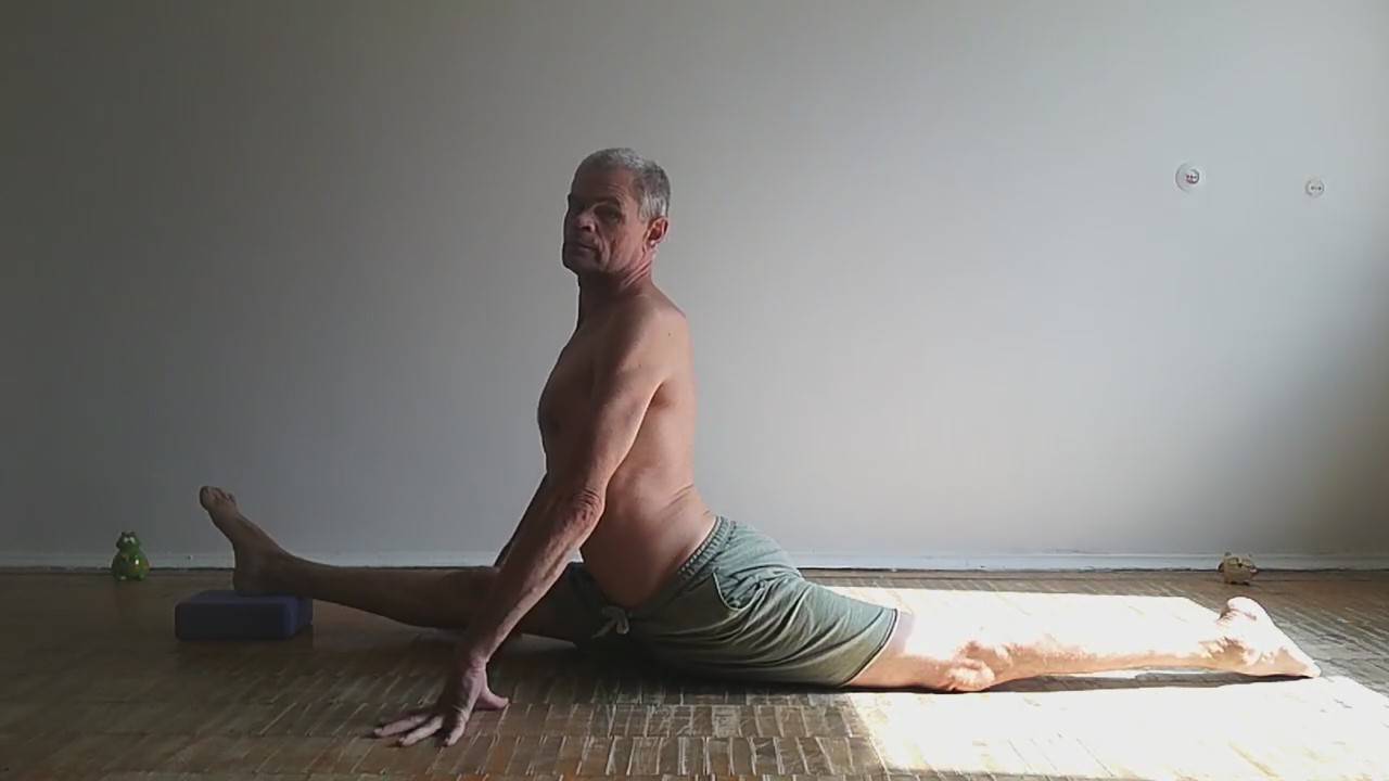 Йога. Гибкость. Хануманасана.