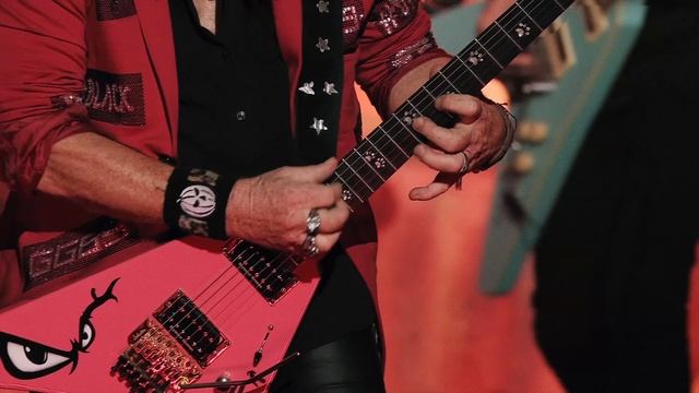 Helloween - Eagle Fly Free (Live At Budokan)