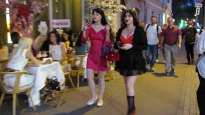 🔥 НОЧНАЯ ЖИЗНЬ МОСКВЫ: как одеваются ночью на Патриарших прудах!