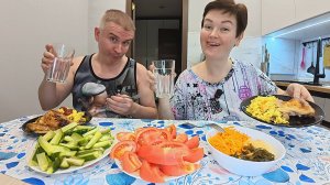 Мукбанг ОБМЫЛИ новые кроссовки! Девчонки, СКОЛЬКО можно ЖРАТЬ? Пора ХУДЕТЬ! Семейный ужин в России