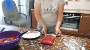 Заготавливают перец и томаты на зиму! Решила заморозить томатный сок.