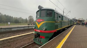 Выставка локомотивов и вагонов на ст.Новый Петергоф: ЭП2К - 500, ВЛ82М - 069, ТЭ3 - 5524, ЧС2 - 216