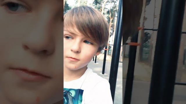 я снял видео как я про свою жизнь как я качаюсь.mp4