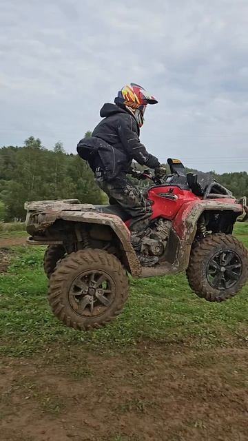 Квадроцикл BRP отжигает на кросс трассе смотреть онлайн