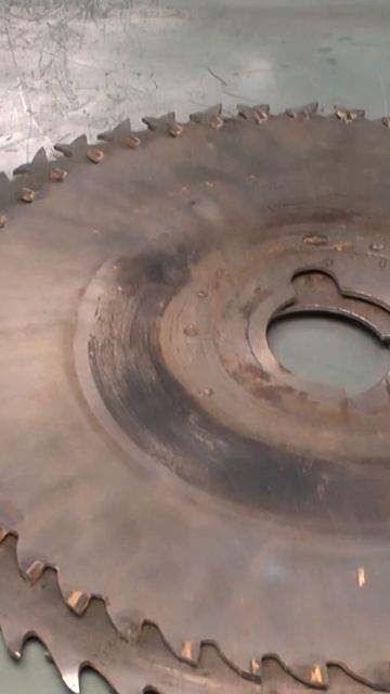 ТОПОРИК ИЗ ПИЛЫ РУБИТ МЕТАЛЛ смотреть онлайн