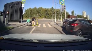 ДТП в Москве электросамоката и курьера "Почему-то никого не жалко"